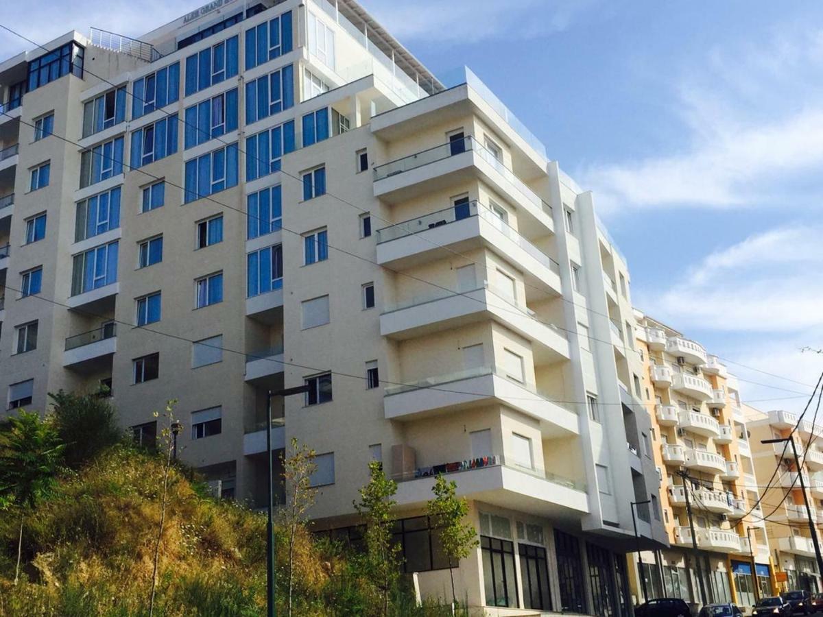 Melody Apartment Vlorë Buitenkant foto